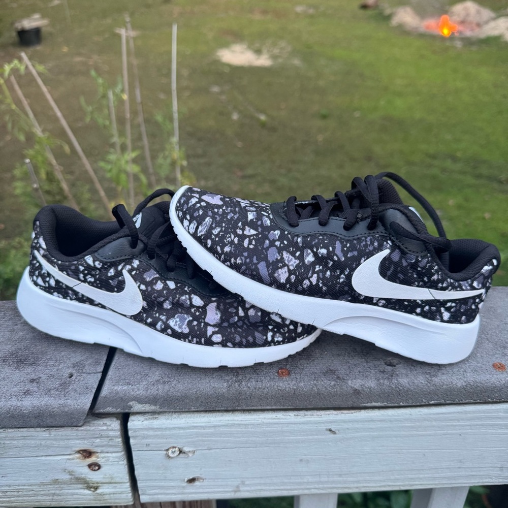 Nike Tanjun Print unisex kids shoes